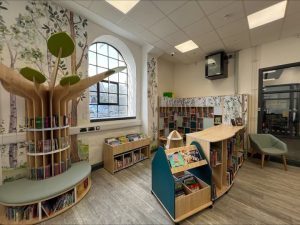 Llandeilo library reopens at Yr Hen Farchnad